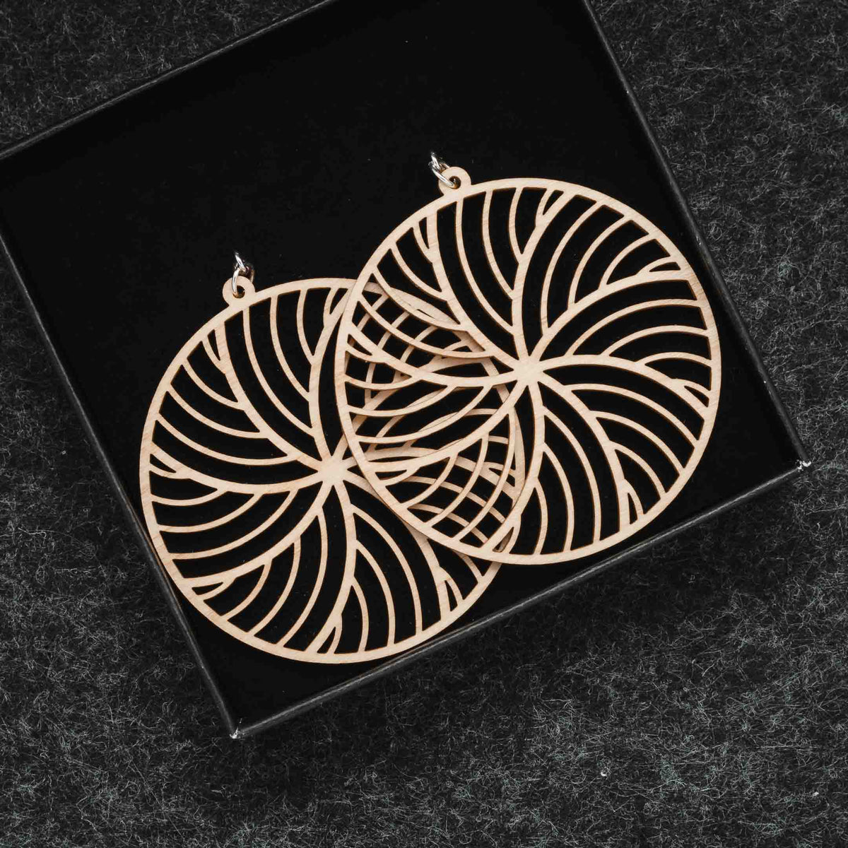 "Havu Kide - Puiset korvakorut"