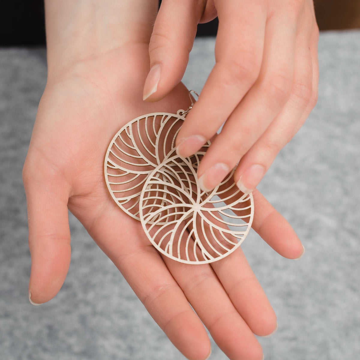 "Havu Kide - Puiset korvakorut"